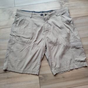 Men's Tan Cargo Shorts